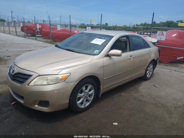 2010 Toyota CAMRY LE 缩略图 2