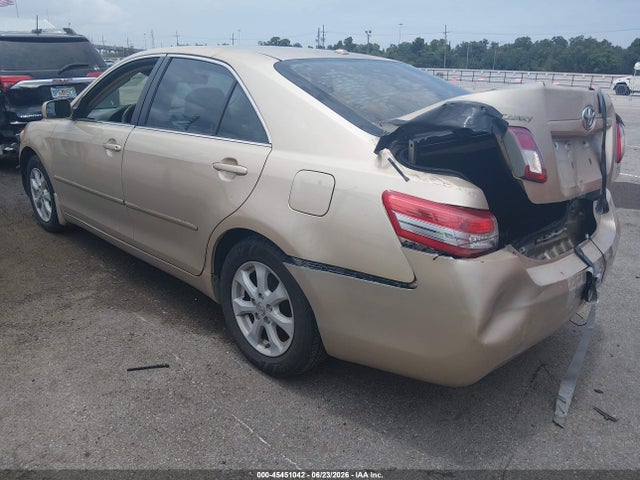 2010 Toyota CAMRY LE photo 3