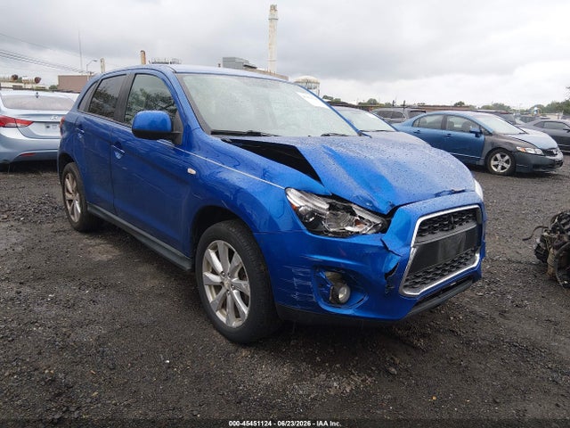 2015 MITSUBISHI OUT ES