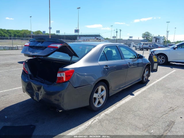 2013 Toyota CAMRY SE 照片 4
