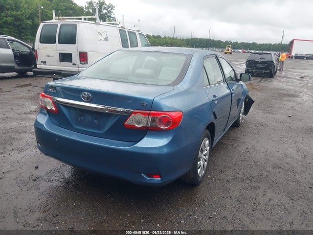2013 Toyota COROLLA LE photo 4