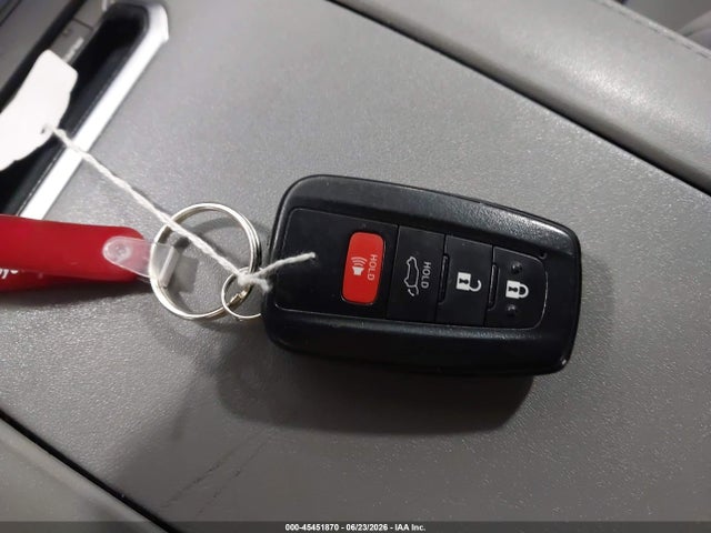2021 TOYOTA HIGHLANDER XLE 11