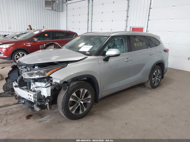 2021 TOYOTA HIGHLANDER XLE 2