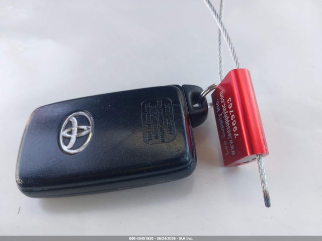 2010 Toyota PRIUS III thumbnail 11