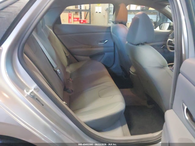 صورة 8 لـ 2021 Hyundai ELANTRA SE