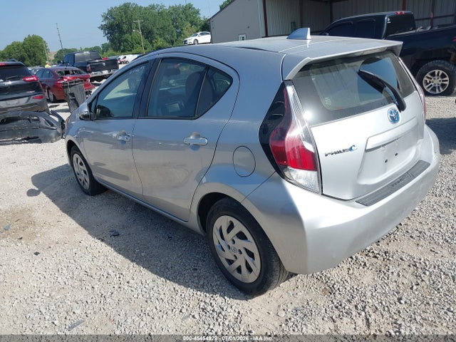 2016 Toyota PRIUS C TWO — фото 3