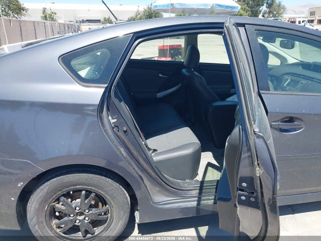 2012 Toyota PRIUS FOUR photo 8