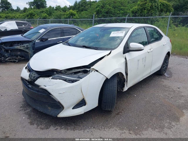 2017 Toyota COROLLA LE photo 2