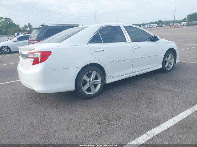 2013 Toyota CAMRY SE 照片 4
