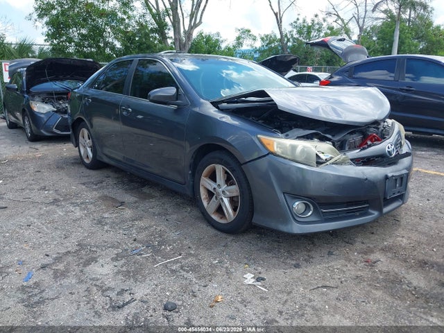 2014 TOYOTA CAMRY SE