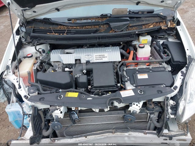 صورة 10 لـ 2015 Toyota PRIUS THREE