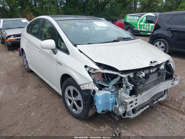 صورة 6 لـ 2015 Toyota PRIUS THREE