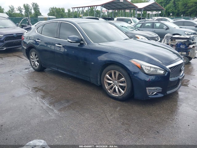 2017 INFINITI Q70 3.7