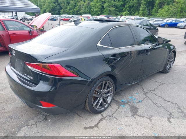 2019 Lexus IS 300 — фото 4