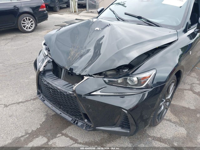 2019 Lexus IS 300 — фото 6