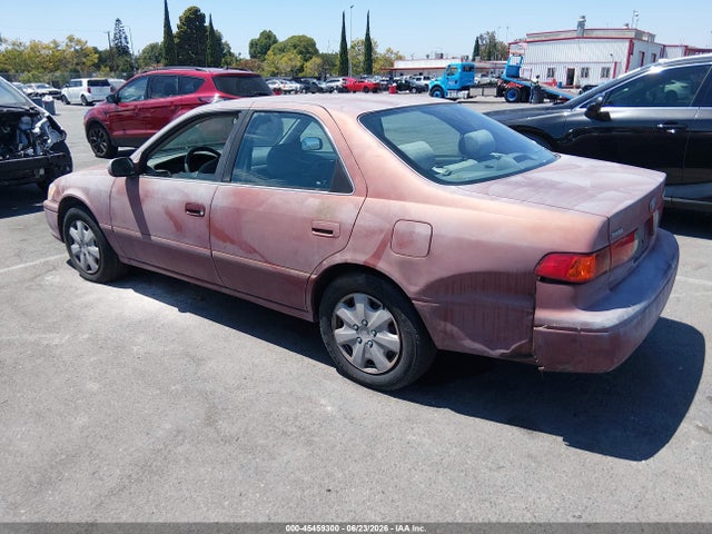 2001 Toyota CAMRY LE photo 3