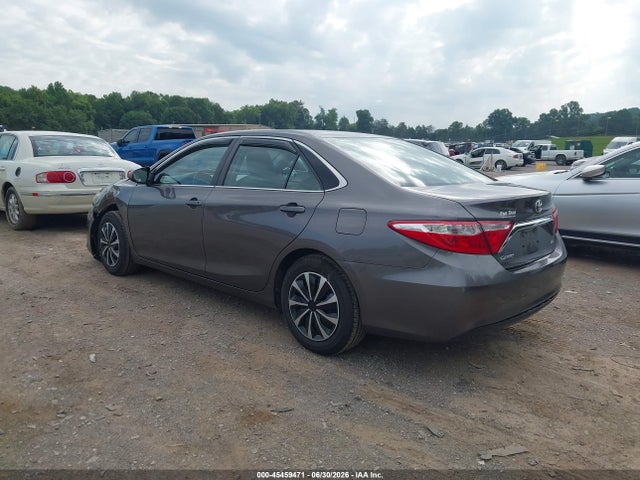 2015 Toyota CAMRY LE photo 3