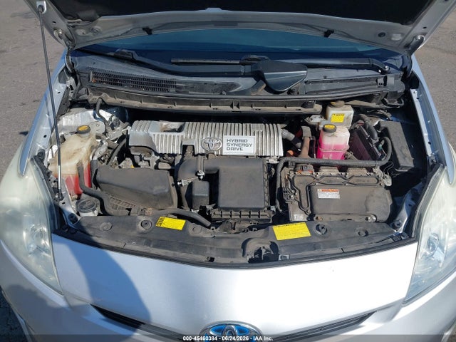 صورة 10 لـ 2013 Toyota PRIUS TWO
