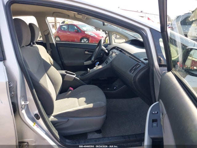 صورة 5 لـ 2013 Toyota PRIUS TWO