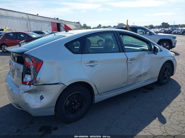 صورة 6 لـ 2013 Toyota PRIUS TWO