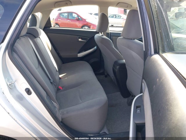 صورة 8 لـ 2013 Toyota PRIUS TWO
