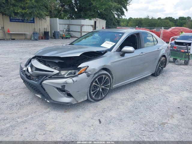2019 Toyota CAMRY SE photo 2