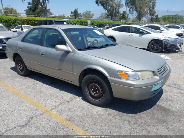 1998 Toyota CAMRY LE 照片 1