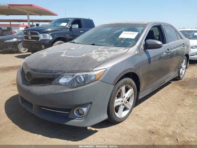 2013 Toyota CAMRY SE photo 2