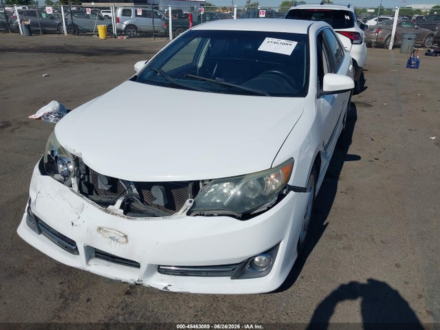 2013 Toyota CAMRY SE photo 2