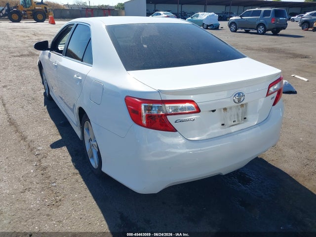 2013 Toyota CAMRY SE photo 3