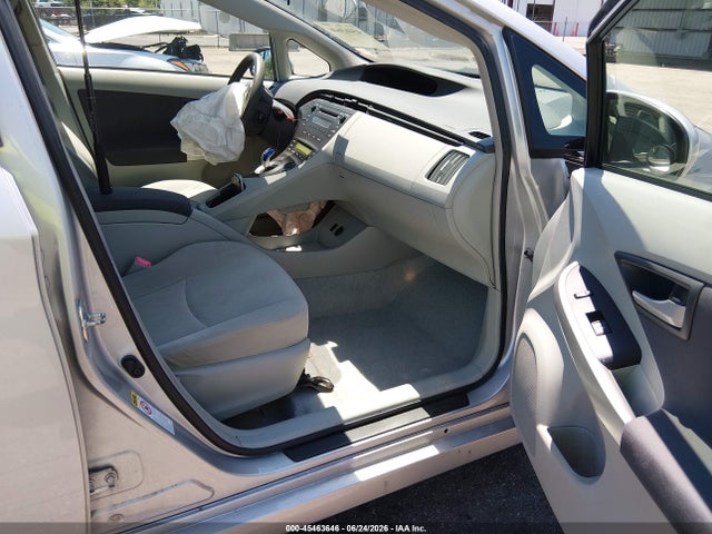 صورة 5 لـ 2011 Toyota PRIUS TWO