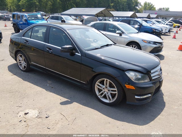 صورة 1 لـ 2013 Mercedes-BENZ C 300 SPORT 4MATIC