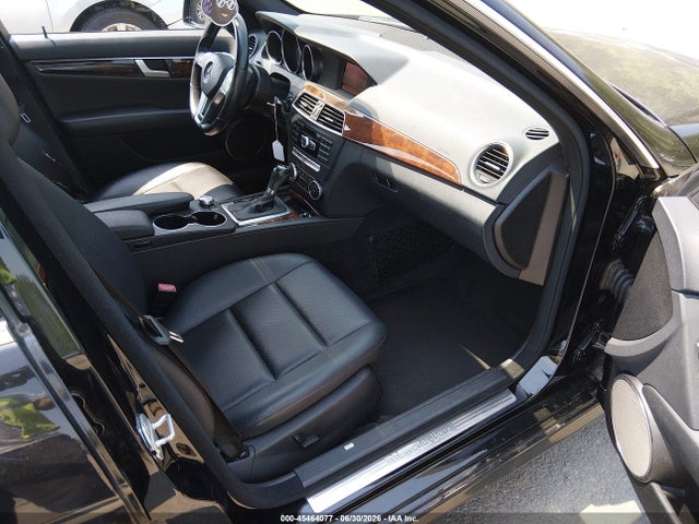 صورة 5 لـ 2013 Mercedes-BENZ C 300 SPORT 4MATIC