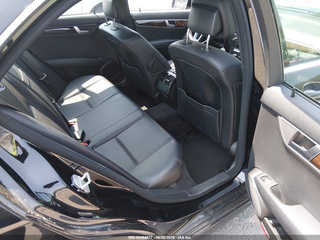 صورة 8 لـ 2013 Mercedes-BENZ C 300 SPORT 4MATIC