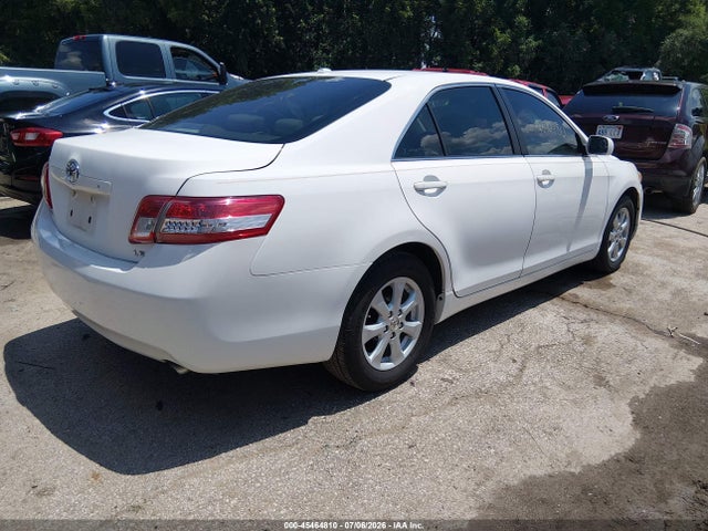 2010 Toyota CAMRY LE — фото 4