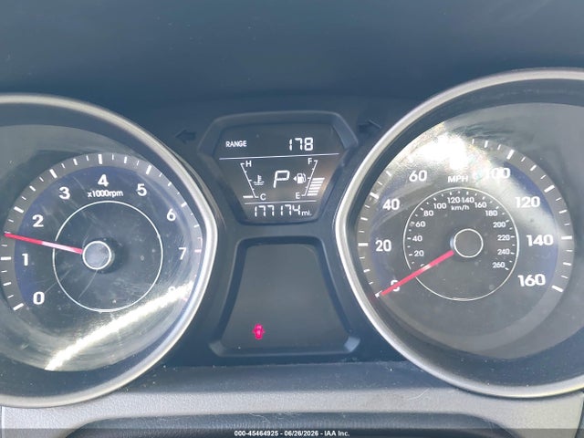 صورة 7 لـ 2016 Hyundai ELANTRA SE