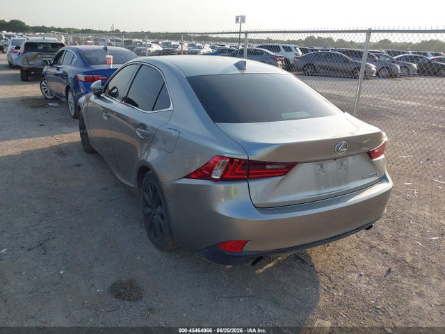2016 Lexus IS 200T — фото 3