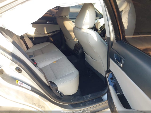 2016 Lexus IS 200T — фото 8