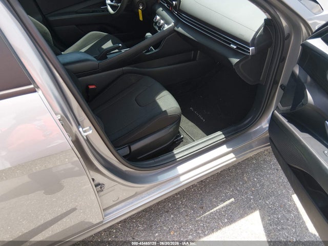 صورة 5 لـ 2023 Hyundai ELANTRA SE