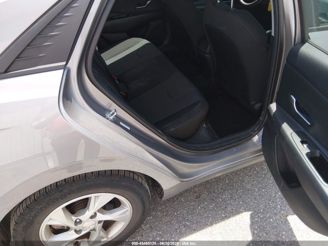 صورة 8 لـ 2023 Hyundai ELANTRA SE