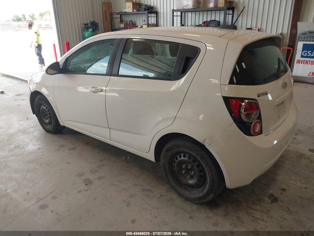 صورة 3 لـ 2015 Chevrolet SONIC LS AUTO