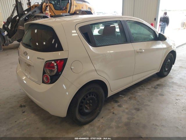 صورة 4 لـ 2015 Chevrolet SONIC LS AUTO