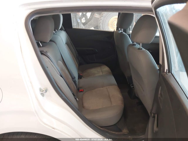 صورة 8 لـ 2015 Chevrolet SONIC LS AUTO