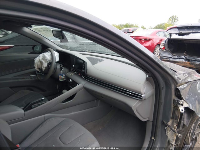 2025 Hyundai ELANTRA SEL SPORT photo 5