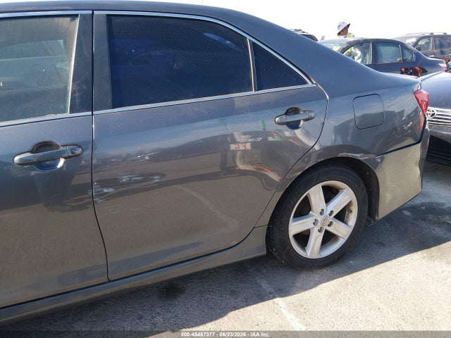 2014 Toyota CAMRY SE photo 6