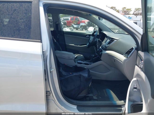 2017 HYUNDAI TUCSON SE 5