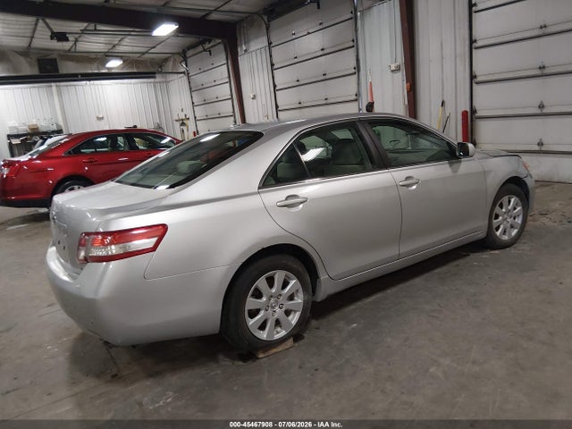 2010 Toyota CAMRY LE — фото 4