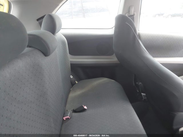 2009 Toyota YARIS photo 8