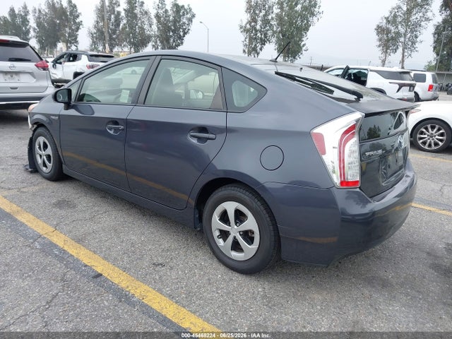 صورة 3 لـ 2015 Toyota PRIUS TWO