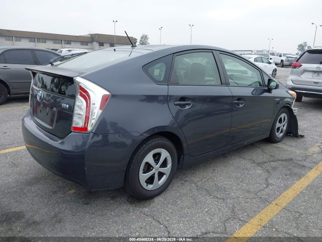 صورة 4 لـ 2015 Toyota PRIUS TWO